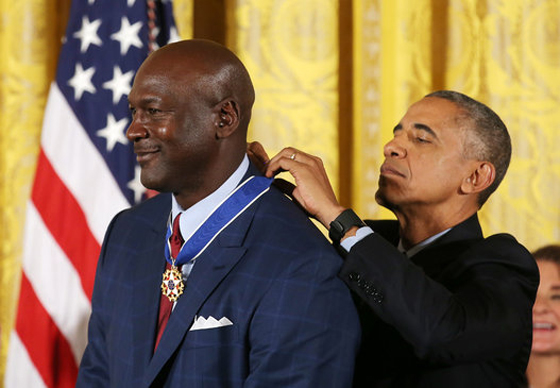  أوباما يمنح وسام الحرية لـ 21 شخصية بارزة صورة رقم 10