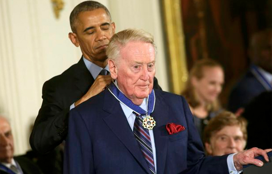  أوباما يمنح وسام الحرية لـ 21 شخصية بارزة صورة رقم 16
