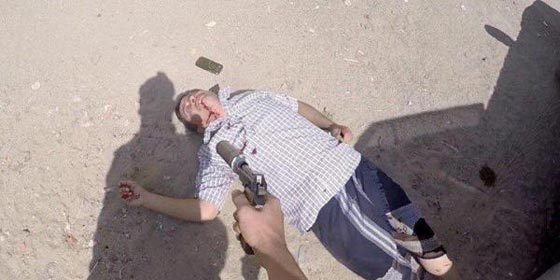  صور قاسية: ملثم داعشي يوثق جريمة قتل عقيد يمني صورة رقم 2