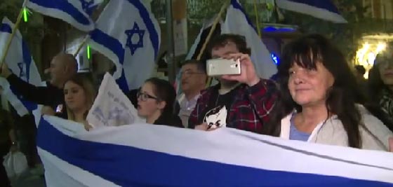  متظاهرون يهود يطالبون بالافراج عن جندي إسرائيلي قتل فلسطيني صورة رقم 6