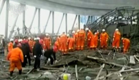  شاهد..انهيار منصة بناء في الصين تسفر عن مقتل 40 شخصا صورة رقم 6