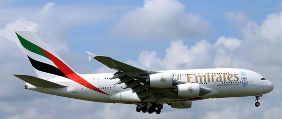 أضخم طائرة ركاب في العالم تتحدي عاصفة وتهبط بسلام صورة رقم 5