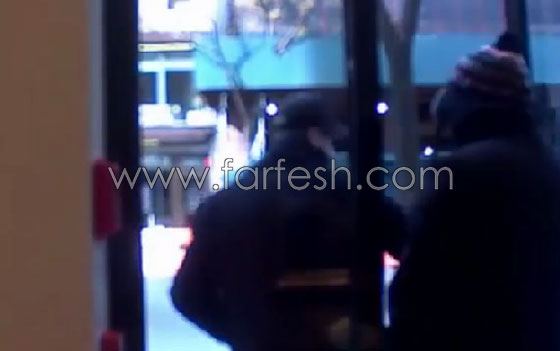 بالفيديو.. سرقة محل مجوهرات تحت تهديد السلاح صورة رقم 1