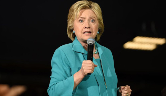 هيلاري كلينتون مواطنة عادية تتسوّق ونظرة الانكسار لا تفارق ملامحها صورة رقم 4