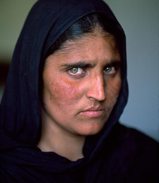 موناليزا الافغانية سحرت العالم بجمال عيونها وتحاكم بالسجن 14 عاما  صورة رقم 3