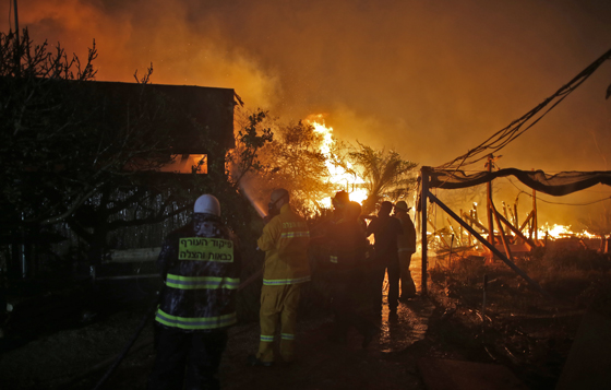 المزيد من الحرائق تستعر في اسرائيل وسوبر تانكر تستعد لاول طلعاتها صورة رقم 15