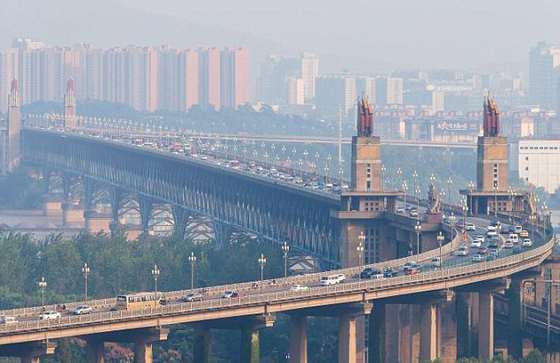  كرس حياته لمحاربة الانتحار وانقذ 300 شخص ارادوا وضع حد لحياتهم صورة رقم 9