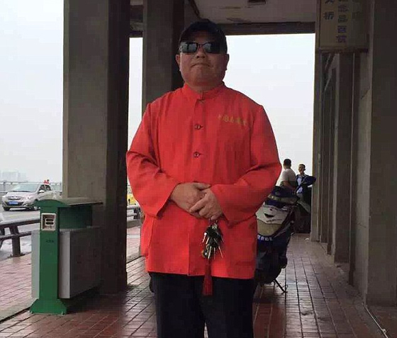  كرس حياته لمحاربة الانتحار وانقذ 300 شخص ارادوا وضع حد لحياتهم صورة رقم 12