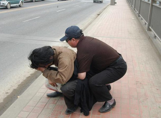  كرس حياته لمحاربة الانتحار وانقذ 300 شخص ارادوا وضع حد لحياتهم صورة رقم 13