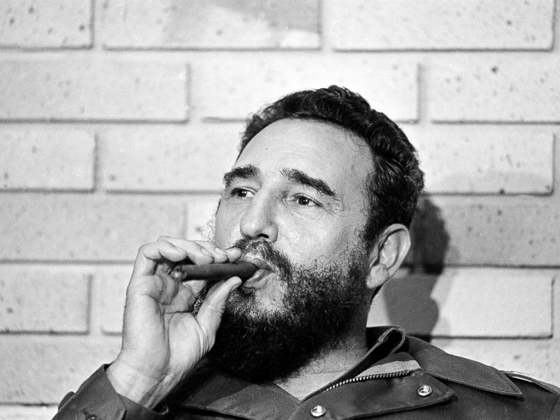 رقص وفرح في امريكا بعد وفاة الزعيم الكوبي كاسترو.. فيديو صورة رقم 8