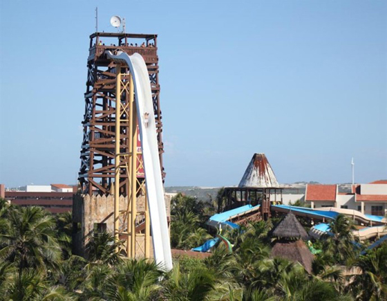 تفكيك وازالة اطول منزلق مائي في امريكا تسبب بوفاة طفل صورة رقم 4