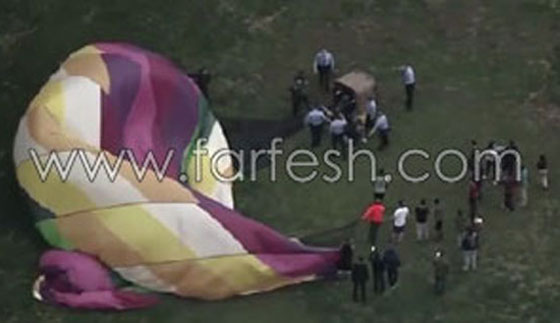 منطاد يهبط اضطراريا بسلام في ملعب بسبب الرياح القوية.. فيديو صورة رقم 3