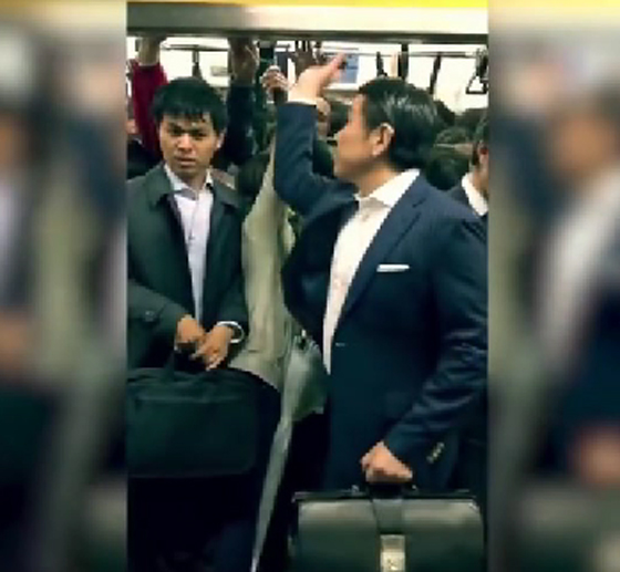 فيديو طريف: كيف يتصرف اليابانيون وقت ازدحام المترو ساعة الذروة؟ صورة رقم 3