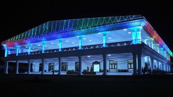 مرحاض الوزير الهندي مضاد للرصاص ومنزل كلّف دافعي الضرائب 7.3 مليون دولار صورة رقم 7