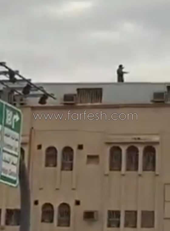 فيديو مثير.. الدفاع المدني السعودي ينقذ رجلا من الانتحار في آخر لحظة صورة رقم 1