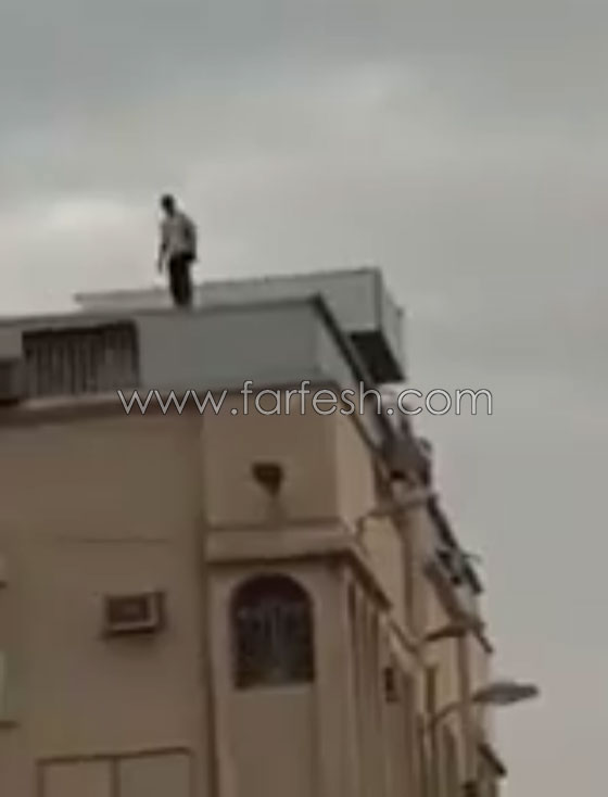 فيديو مثير.. الدفاع المدني السعودي ينقذ رجلا من الانتحار في آخر لحظة صورة رقم 3