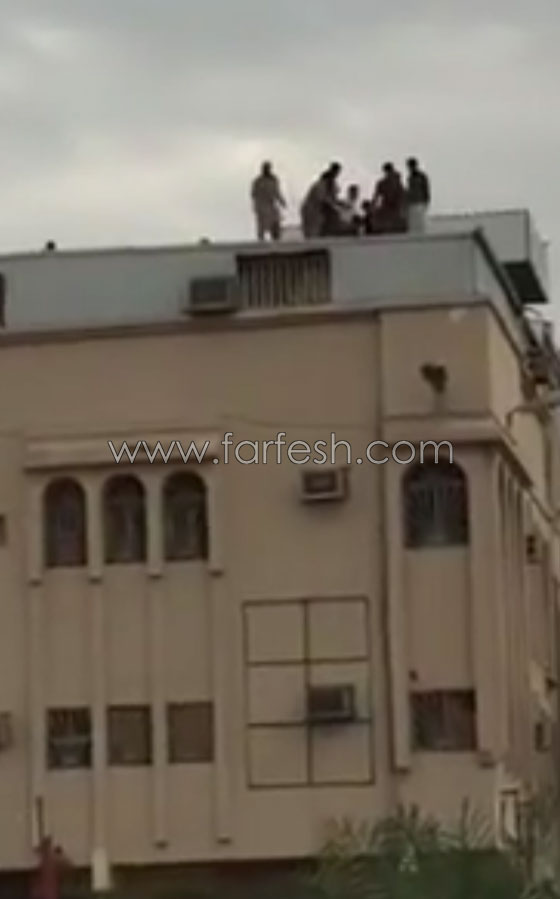 فيديو مثير.. الدفاع المدني السعودي ينقذ رجلا من الانتحار في آخر لحظة صورة رقم 5