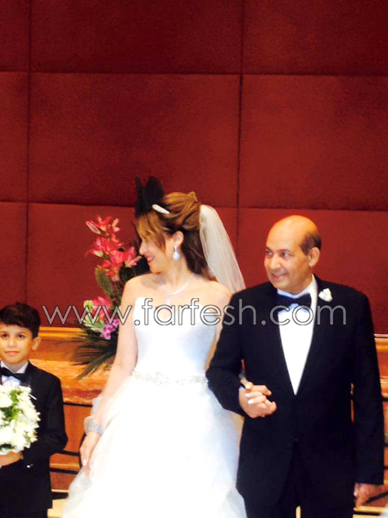 صور فساتين زفاف فنانات دخلن القفص الذهبي هذا العام.. أيها الأجمل؟ صورة رقم 9