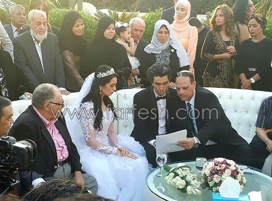 صور فساتين زفاف فنانات دخلن القفص الذهبي هذا العام.. أيها الأجمل؟ صورة رقم 10
