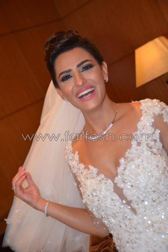 صور فساتين زفاف فنانات دخلن القفص الذهبي هذا العام.. أيها الأجمل؟ صورة رقم 13