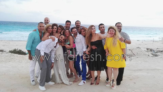 صور فساتين زفاف فنانات دخلن القفص الذهبي هذا العام.. أيها الأجمل؟ صورة رقم 14