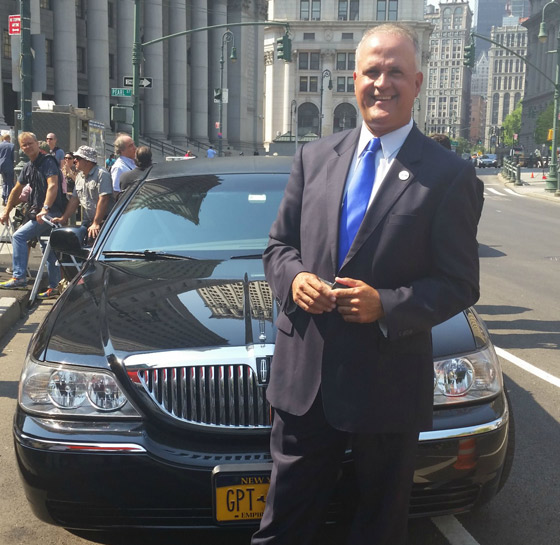 ما هي المهارات التي ينبغي ان يتمتع بها سائق دونالد ترامب؟ فيديو صورة رقم 2