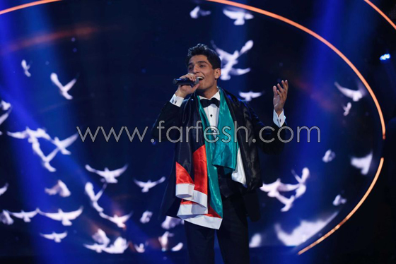النجم الفلسطيني محمد عساف يتجول في شوارع بلده على أنغام أناديكم صورة رقم 8