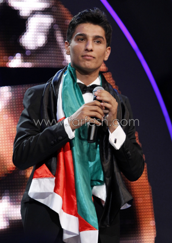 النجم الفلسطيني محمد عساف يتجول في شوارع بلده على أنغام أناديكم صورة رقم 10