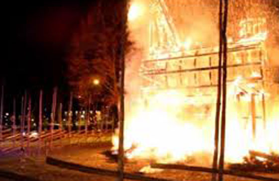 حرق تيس الميلاد في عامه الـ 50 صورة رقم 4