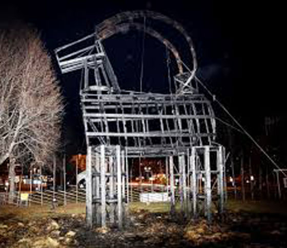 حرق تيس الميلاد في عامه الـ 50 صورة رقم 8