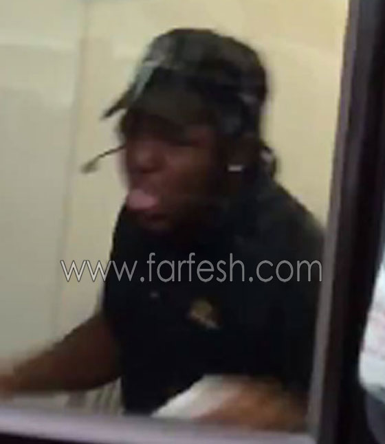 الفيديو.. موظف ماكدونالدز يصاب بحالة من الهلع عند رؤية عنكبوت  صورة رقم 1