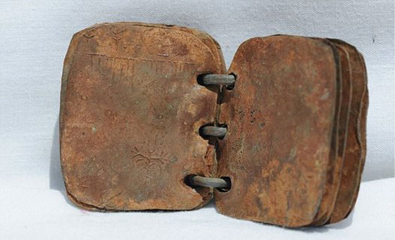 العثور على صفائح قديمة تحتوي على الصورة الأقدم للمسيح صورة رقم 8