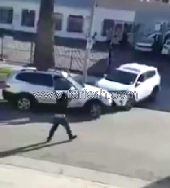 خلاف ومشادة بين سيدتين تتحول الى معركة وتحطيم سيارات  صورة رقم 1