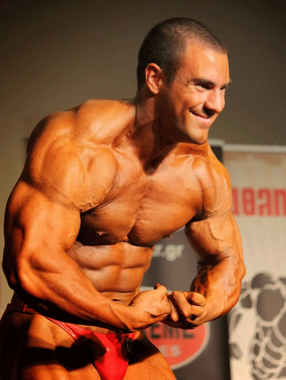 فيديو مثير.. لاعب كمال اجسام يعتدي بوحشية على لجنة التحكيم صورة رقم 8