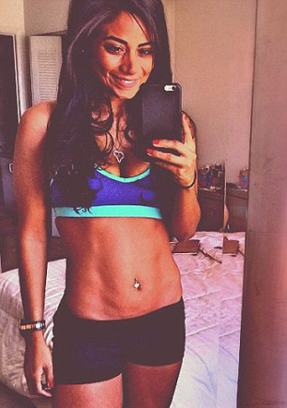 فيديو مؤثر.. مساعدة طيار الكولومبية عارضة ازياء قتلت في اول رحلة لها صورة رقم 16