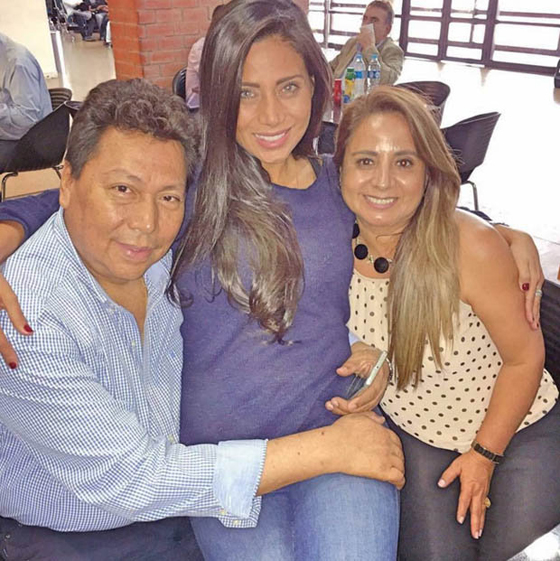 فيديو مؤثر.. مساعدة طيار الكولومبية عارضة ازياء قتلت في اول رحلة لها صورة رقم 10