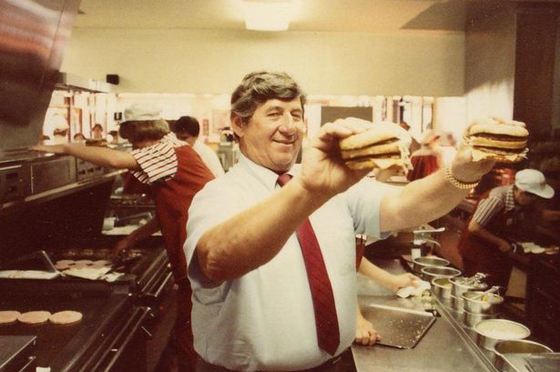 ماكدونالدز تعلن عن وفاة مخترع وجبة بيج ماك.. ماذا عن الخلطة السرية؟! صورة رقم 2