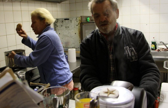 فيديو وصور: اسرة فرنسية تهدي مطعمها ومنزل لاسرة سورية لاجئة! صورة رقم 2