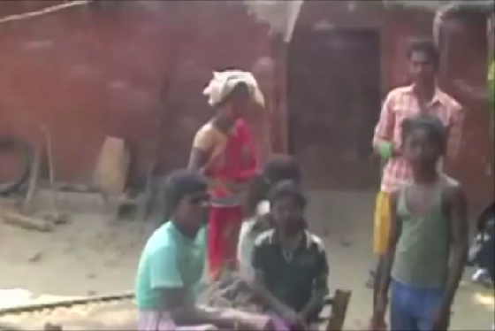 فيديو صادم: عائلات هندية تعيش فوق الأشجار هربا من هجوم الفيلة صورة رقم 3