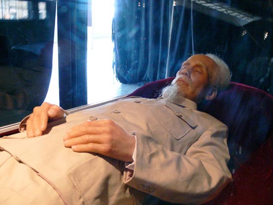  صور جثث محنطة لرؤساء شيوعيين منهم لينين، وكاسترو فضل الرماد ! صورة رقم 3