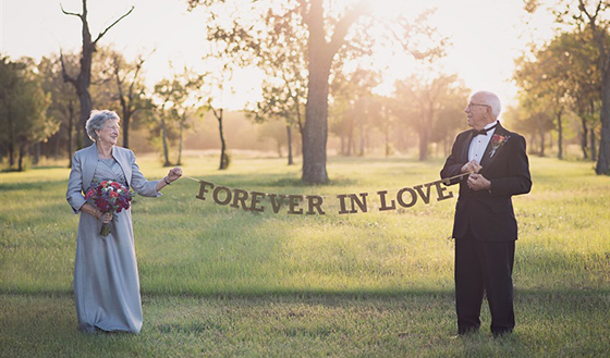 صور زفاف عجوزين انيقين انتظرا 70 عاما لتخليد ذكرى زواجهما  صورة رقم 2