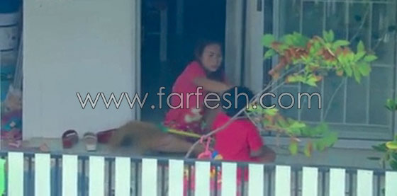 فيديو صادم.. ام تضرب طفلتها بوحشية وتهددها بقطع لسانها بسكين صورة رقم 1