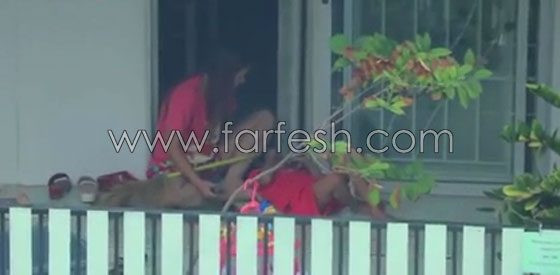 فيديو صادم.. ام تضرب طفلتها بوحشية وتهددها بقطع لسانها بسكين صورة رقم 6