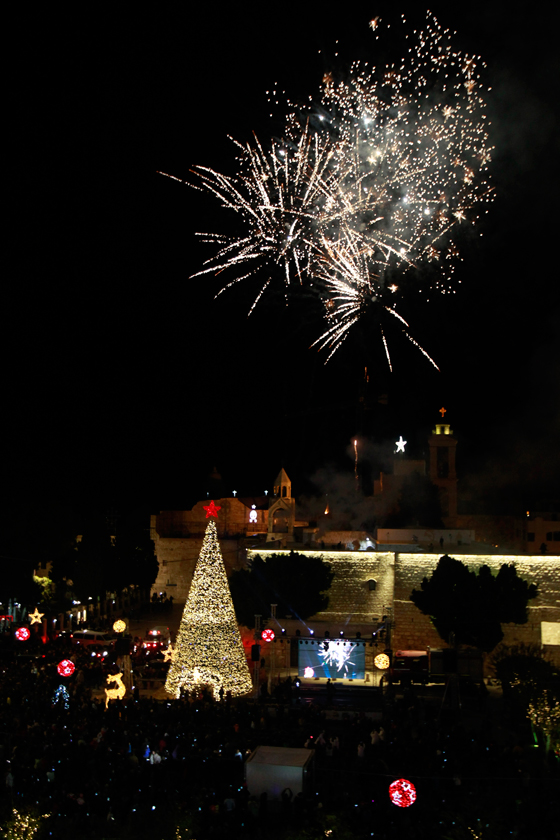 شاهدوا.. مدينة بيت لحم تتزين بأبهى حللها صورة رقم 1
