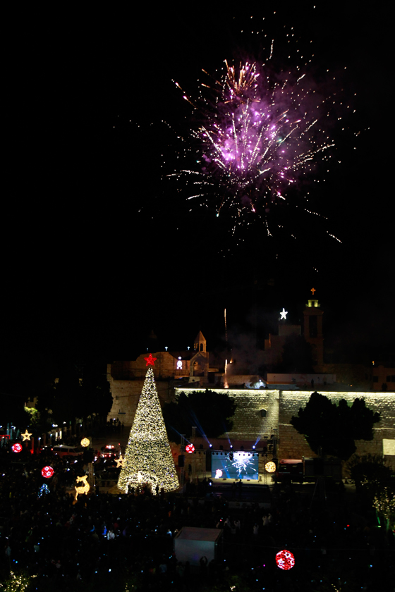 شاهدوا.. مدينة بيت لحم تتزين بأبهى حللها صورة رقم 4