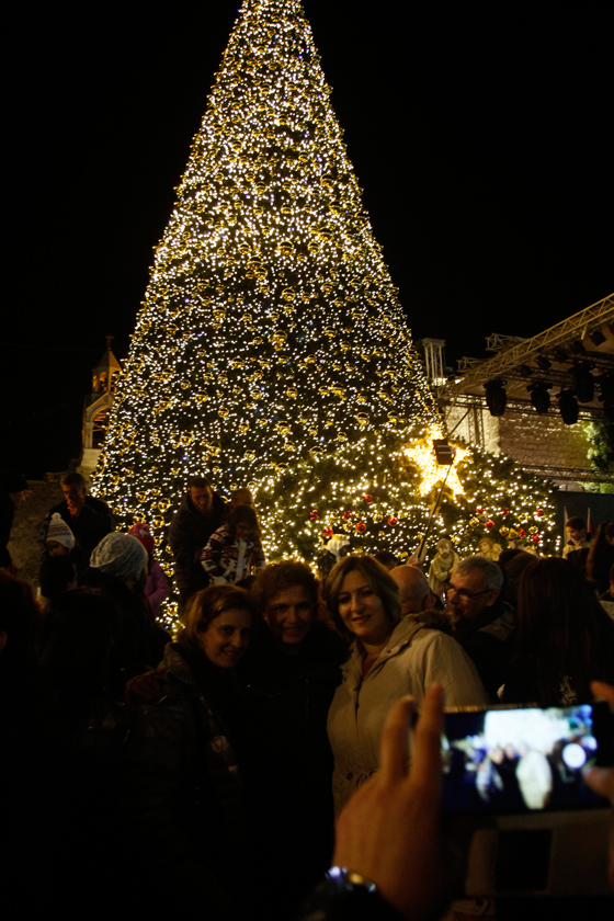 شاهدوا.. مدينة بيت لحم تتزين بأبهى حللها صورة رقم 3