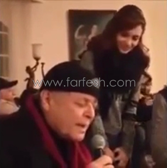 فيديو نادر النجم الراحل محمود عبد العزيز يغني  قبل رحيله صورة رقم 1