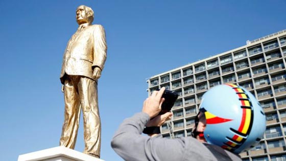 الملك بيبي.. طوله 4 امتار ويرتبط بالزعماء الشموليين صورة رقم 2