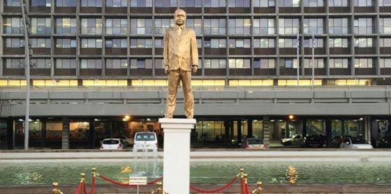 الملك بيبي.. طوله 4 امتار ويرتبط بالزعماء الشموليين صورة رقم 4