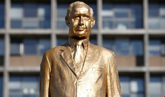 الملك بيبي.. طوله 4 امتار ويرتبط بالزعماء الشموليين صورة رقم 10